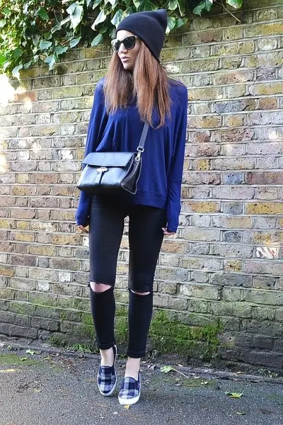 Knee Peep Show Guide: 11 Ripped Knee Jeans Outfits + One Extra from ...